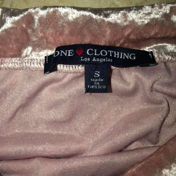 Pink velvet off the shoulder top - Picture 3 of 3